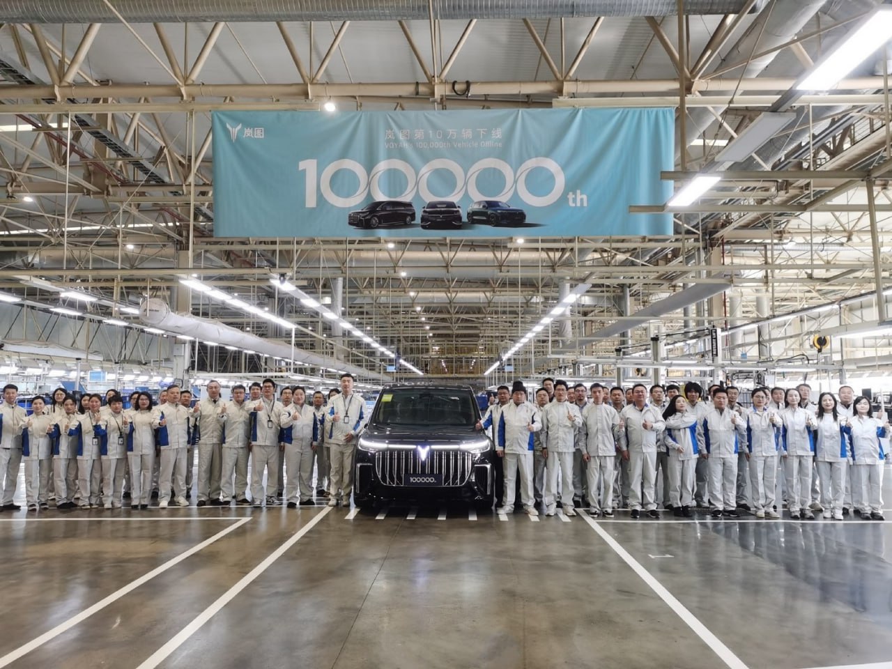 Бренд Voyah выпустил 100-тысячный автомобиль. Юбилейной моделью стал минивэн Voyah Dreamer